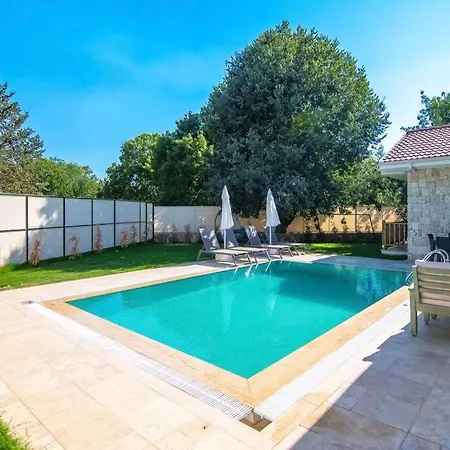 Villa Kayakoeyde Havuzlu Bahceli Fethiye